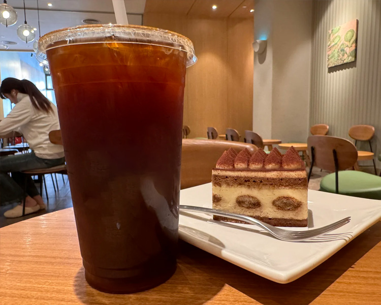 星巴克咖啡加盟店要多少钱，开星巴克奶茶加盟店要多少钱呢